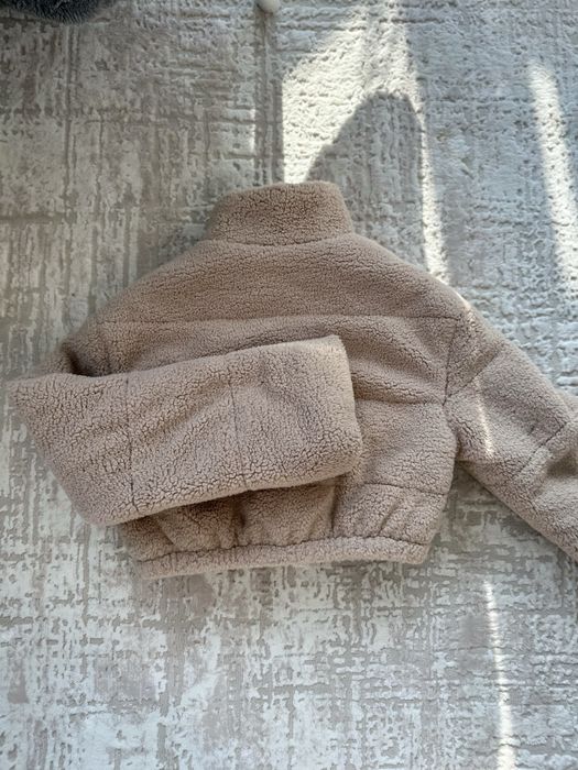 Късо пухкаво яке Bershka