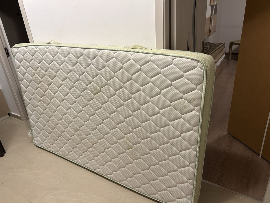 saltea de pat intr o stare acceptabila