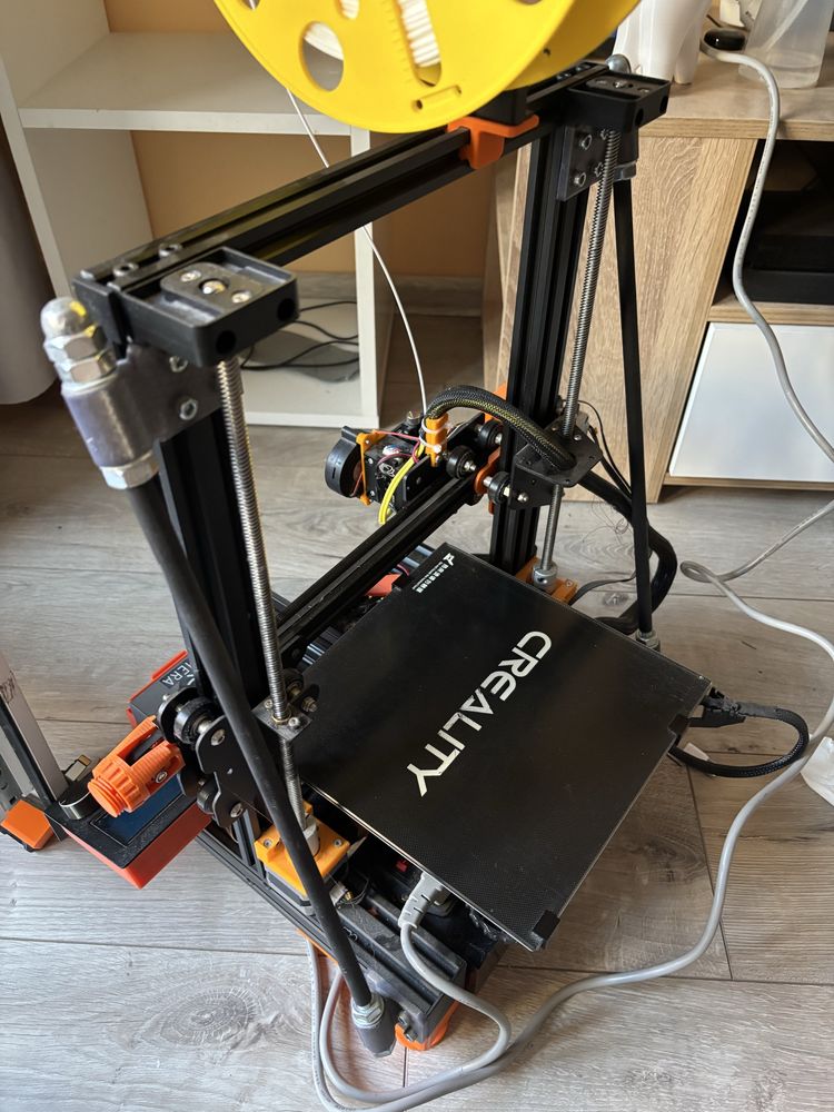 Модифициран Ender 3 принтер на части
