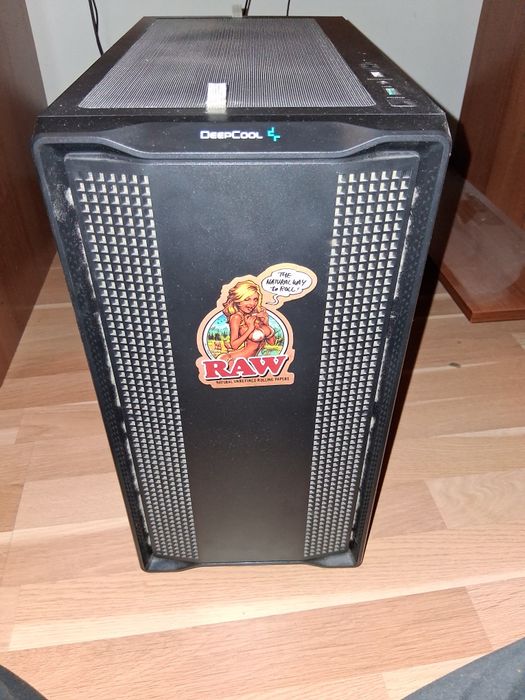 Геймърски компютър AMD Ryzen / RX 6600 / 16 GB RAM / 1 TB SSD