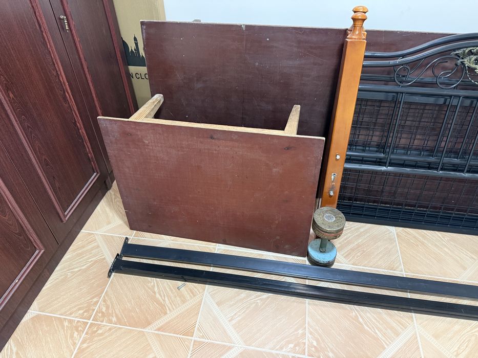 кроват односпальня, столик хонтахта