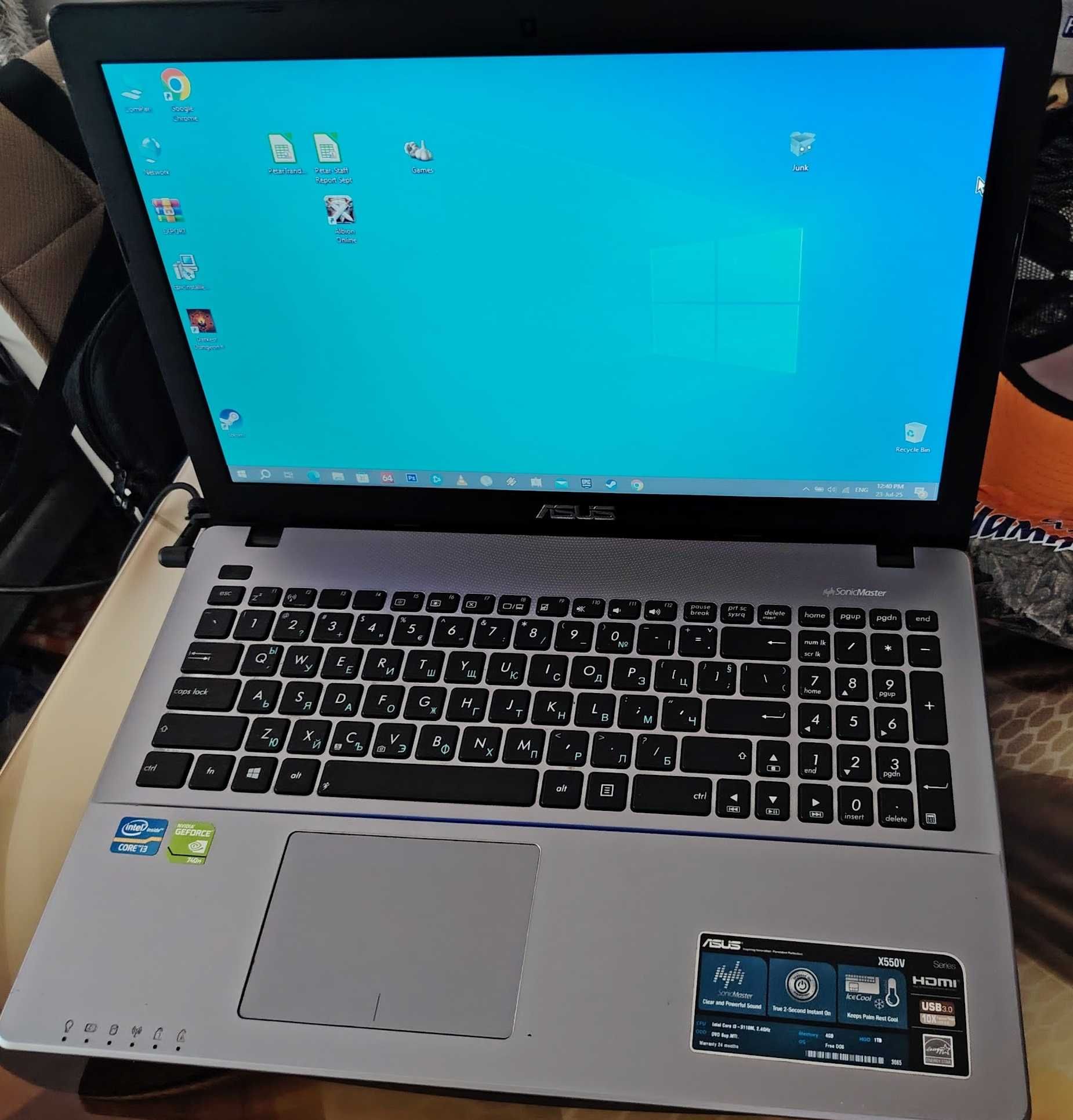 Лаптоп Asus X550V