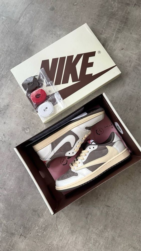 Air Jordan 1 Low Travis Scott “Reverse Mocha”