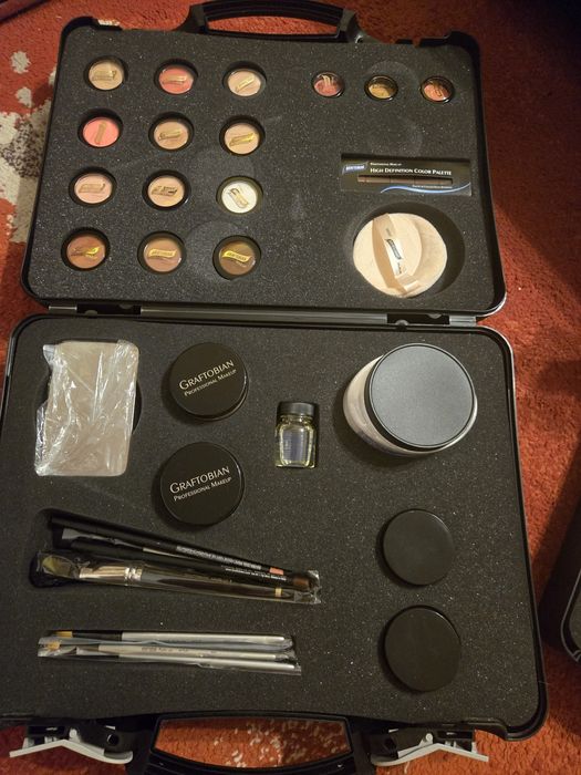 Trusa machiaj tanatoestetuca