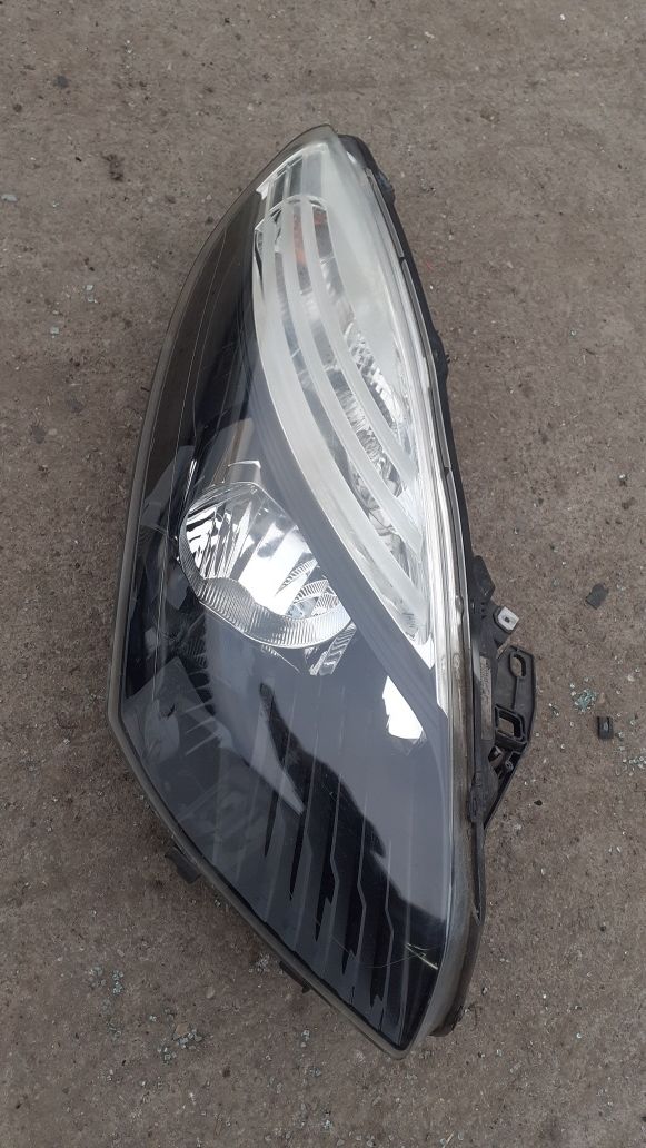 Faruri Renault Scenic3 din 2011