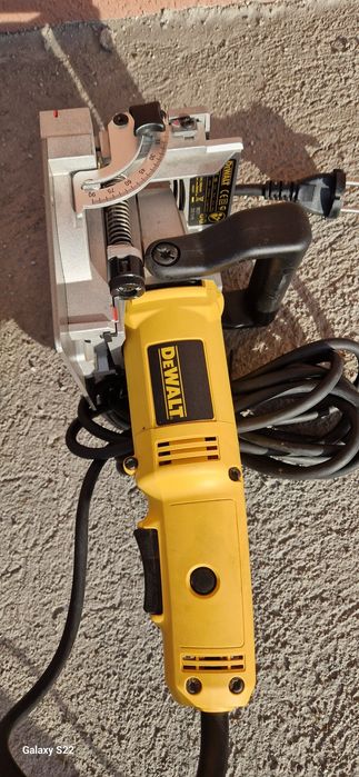Dewalt freza pe acumularor ,curent
