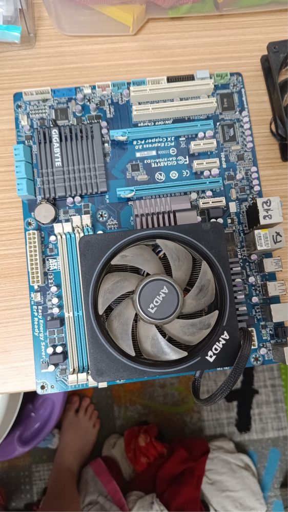 Combo CPU AMD FX8350 +MB GIGABYTE 970 +8 gb kingston 1866