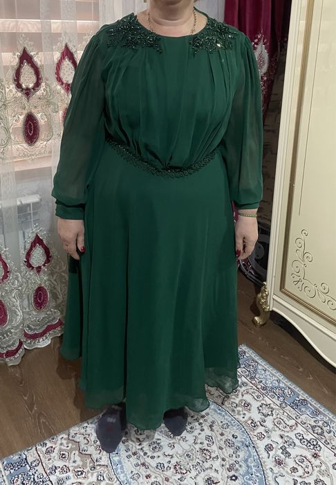 Зеленое вечернее платье