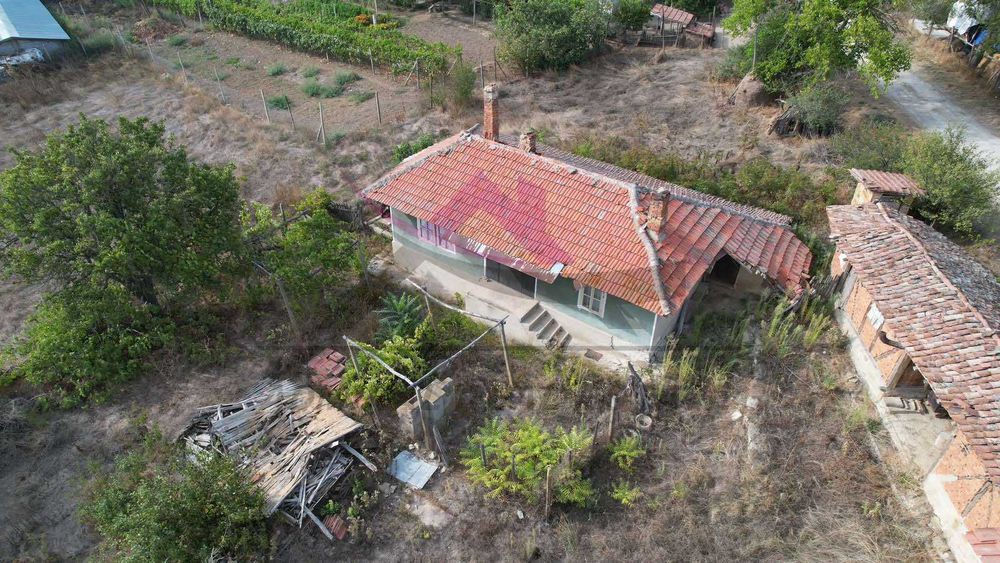 Къща с двор -село Голица