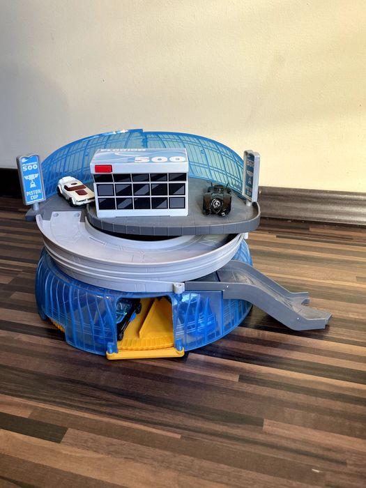 Спираловиден гараж за коли CARS