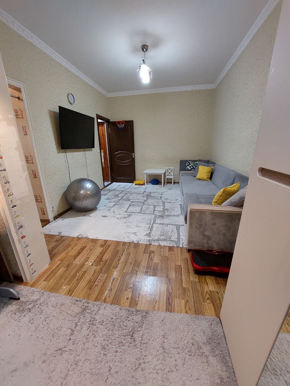 Продаётся 2-х комнатная квартира в Чиланзарском районе.