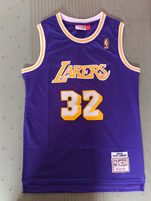 Maieu de baschet cu Magic Johnson (disponibil)