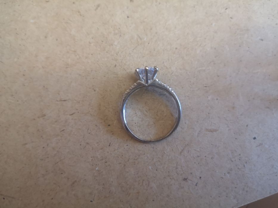 Сребърни пръстени с голям камък