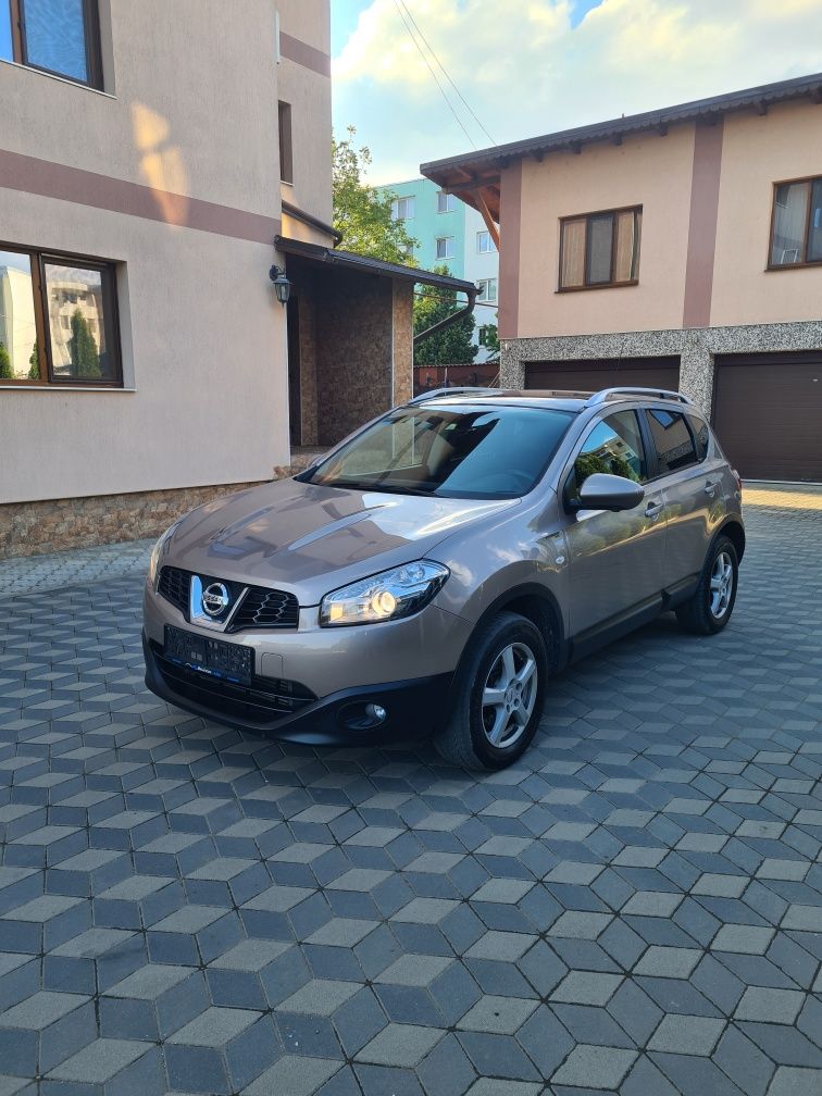 ~Nissan Qashqai 1.6 diesel~Panoramic~Cameră 360~Navigație~4x4~