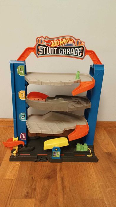 Jucarie set HOTWHEELS Garaj cu cascadorii
