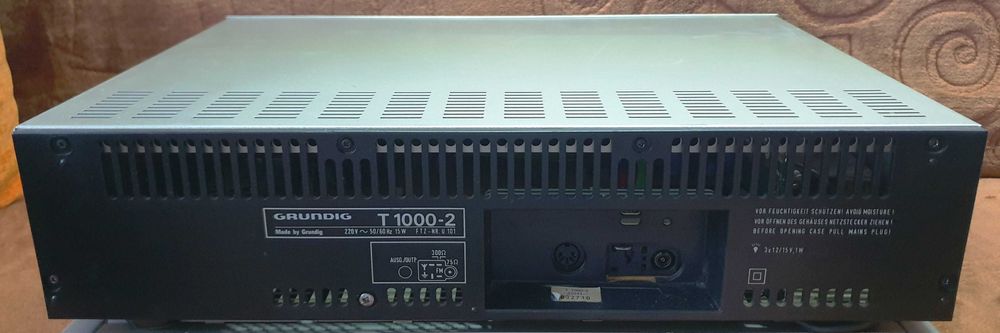 Grundig T1000 tuner si Grundig V1000 statie