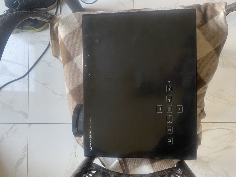 Проектор для презентаций, кино и игр