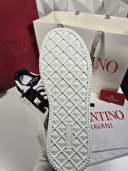 Унисекс обувки Valentino