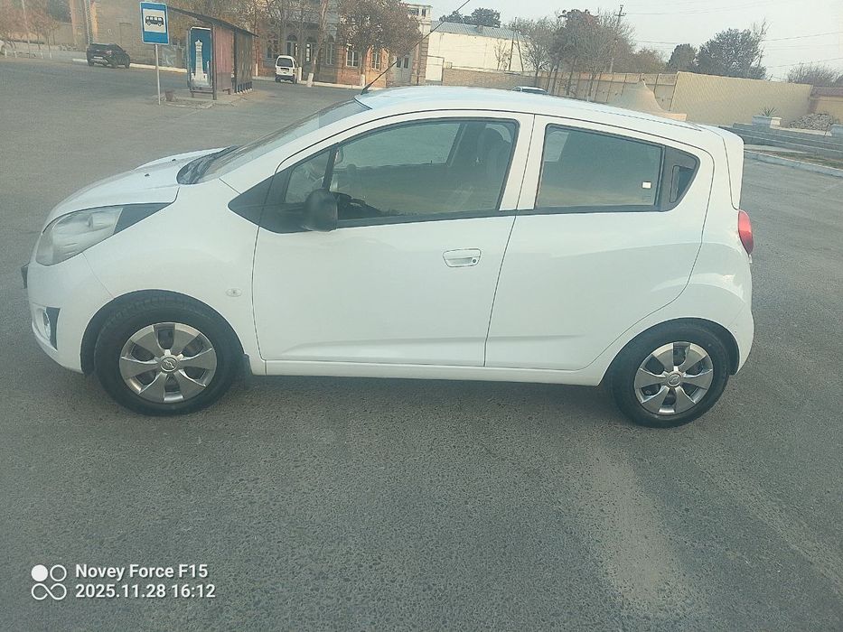 Spark avtomobil sotiladi