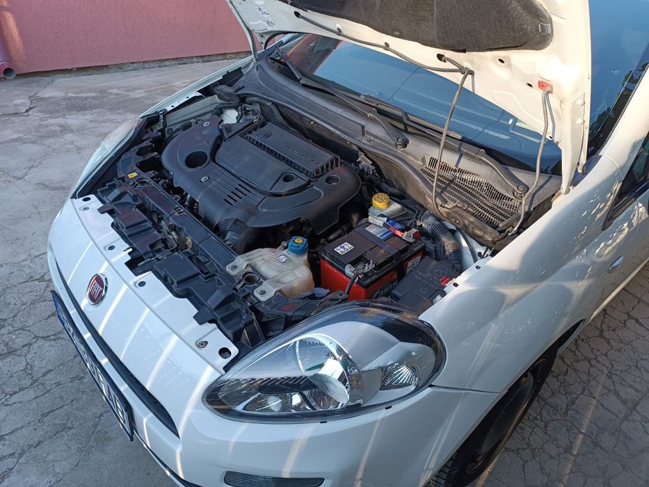 Vând fiat punto 2013