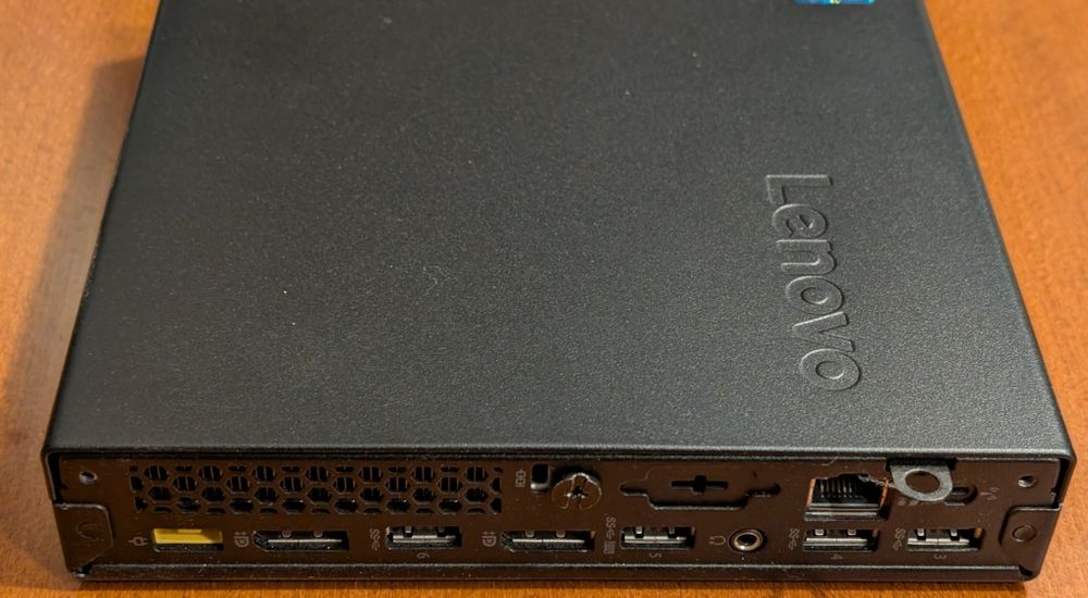 Lenovo ThinkCentre M700 Tiny компютър