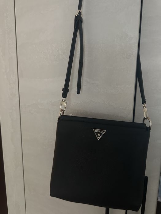 Дамска чанта Guess