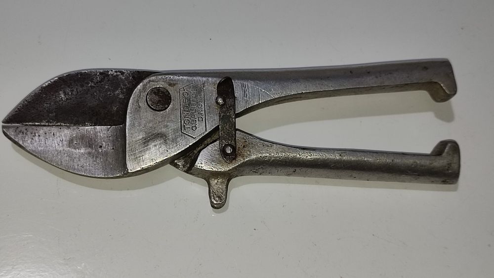 Cleste gură de lup marcat DRGM