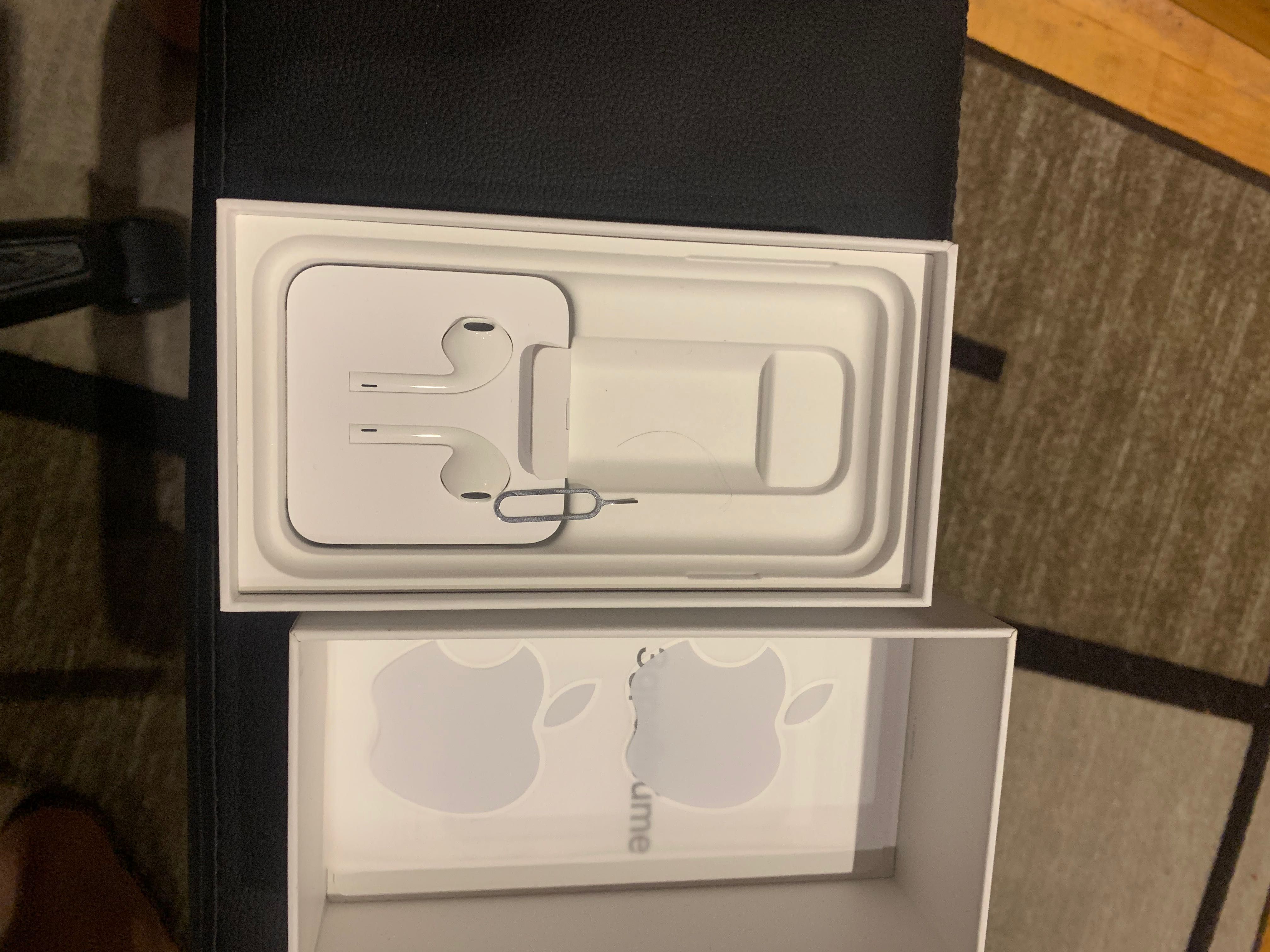 iPhone XS Пррфектен с нова батерия