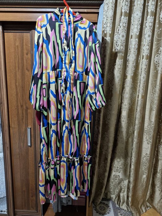 Нарядные платье в хорошем состоянии