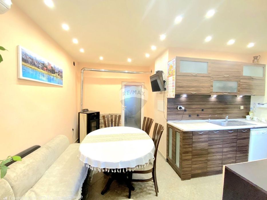 Продава се Тристаен апартамент в Варна, Възраждане 2 - 86 кв.м за 1861 €/кв.м - Снимка #3