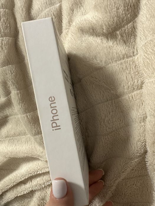 Iphone 16 pro 128GB Desert Titanium нов неразпечатан