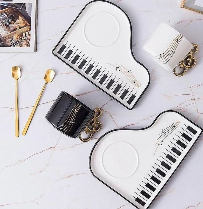 Дизайнерский набор кружки, блюдца и ложки в музыкальном