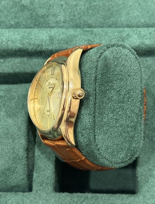 Мужские золотые часы
вес золото 18,18 г.!