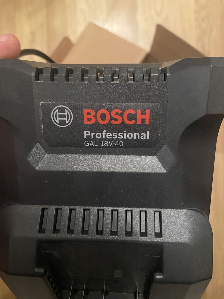 Зарядно устройство Bosch GAL 18V-40