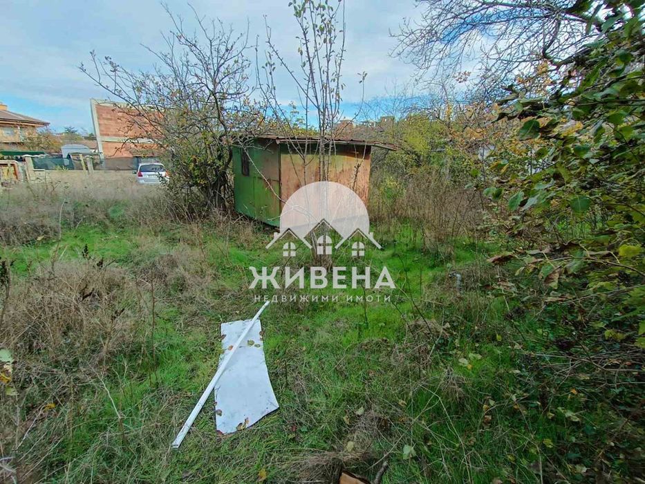 Продава парцел в м-т Зеленика, площ 600 кв.м, с партида за вода