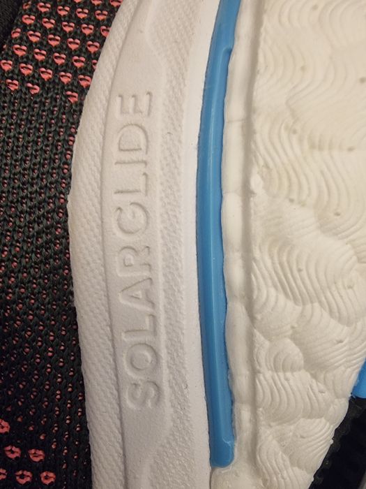 Vând adidas solar