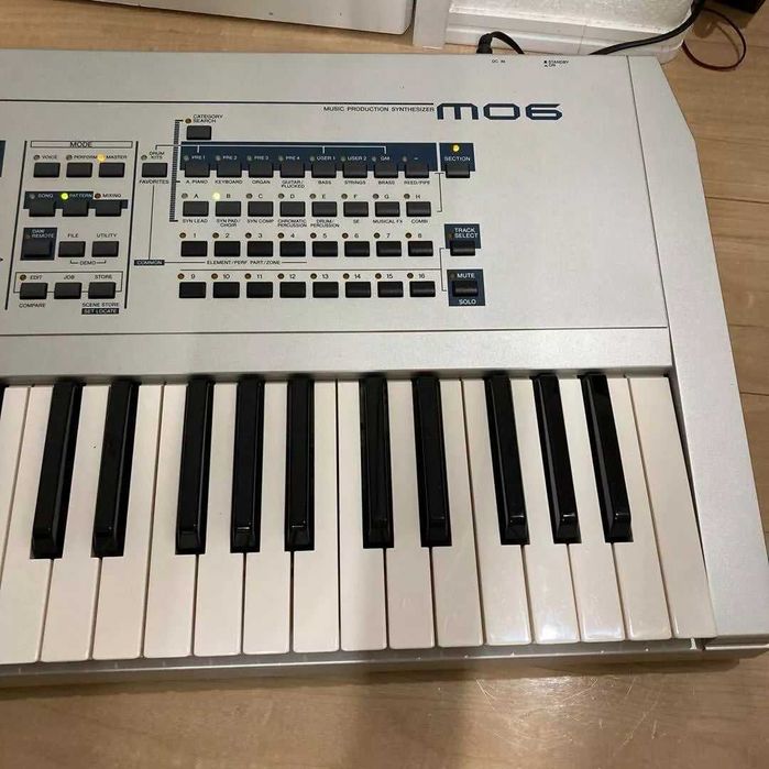 Синтезатор Yamaha MO 6