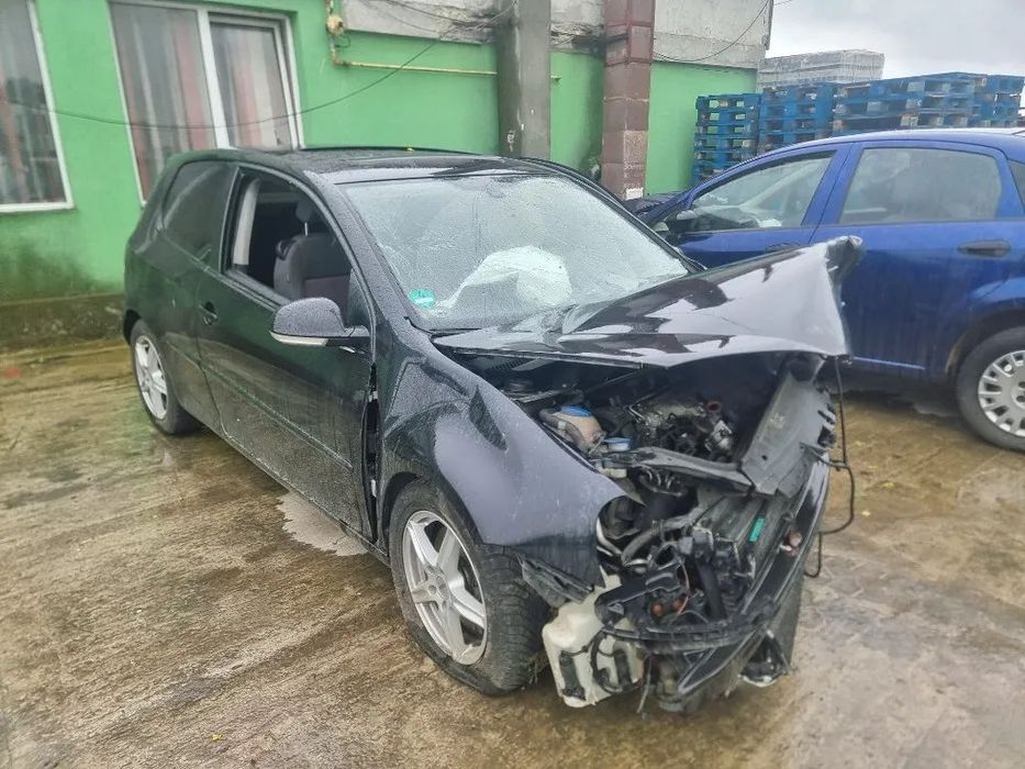 dezmembrez VW Golf 5 an 2007, motor 2.0 tdi cutie de viteze manuala 6+1