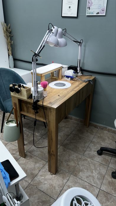 Продам маникюрный стол со встроенной вытяжкой