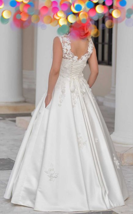 Rochie de mireasa din tafta si dantela, Gratuit: crinolina si voal