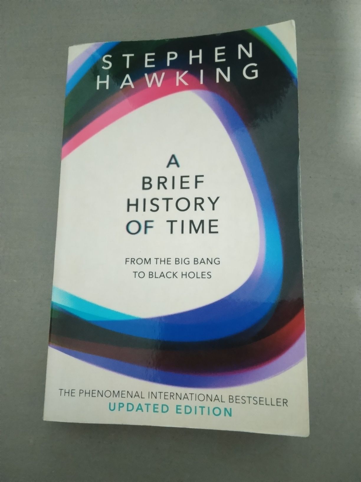 A brief history of time -Stephen Hawking Книга на Английски