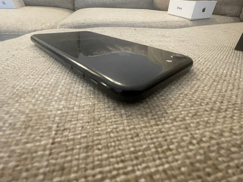 I phone 7 Jet Black 128 MB