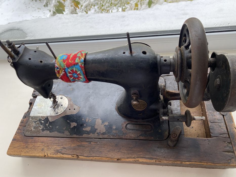 Продам швейную машинку