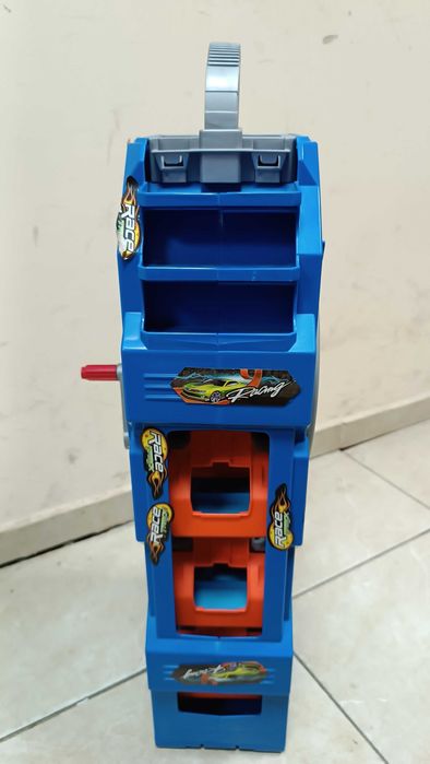 Игрален комплект Hot Wheels мега гараж