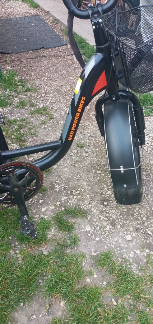 VĂND bicicleta electrică RAD POWER BIKER