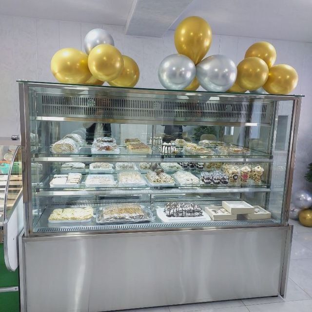 Витрина холодильник торт учун