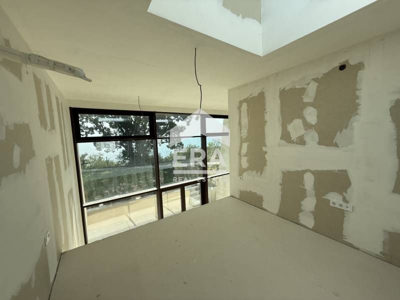 Уникален тристаен апартамент на две нива за продажба, тип "ГРАДСКА КЪЩ