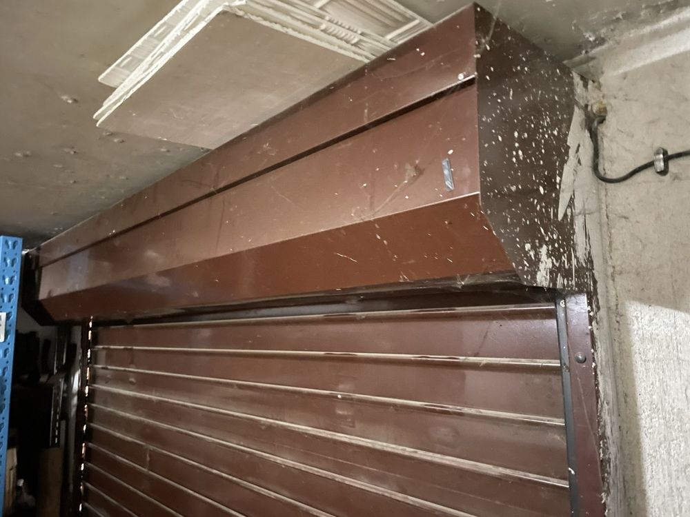 Продавам ролетна  гаражна врата 233/214см Saav