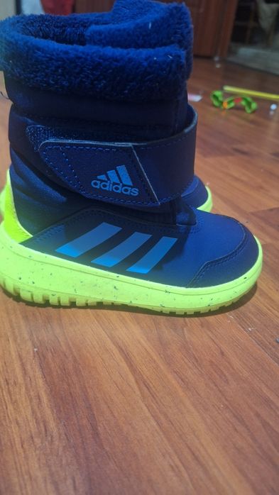 Ghete  iarna Adidas WINTERPLAY mărimea 26