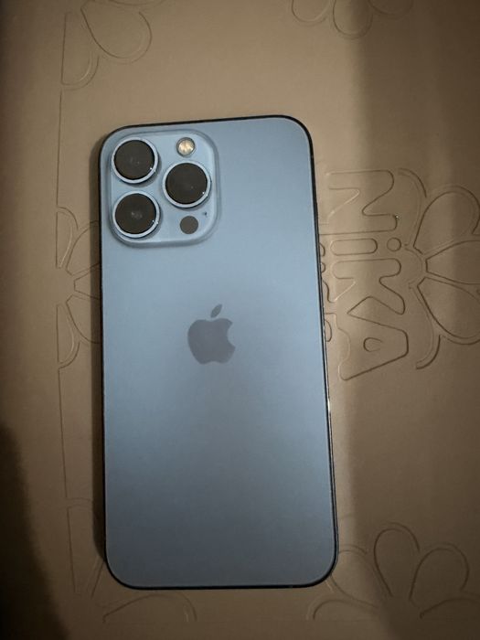 Срочно продам iPhone 13 Pro • Голубой